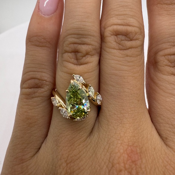 2.11 carat fancy vivid green VS2 pear diamond engagement ring leafy style - Picture 8 of 10
